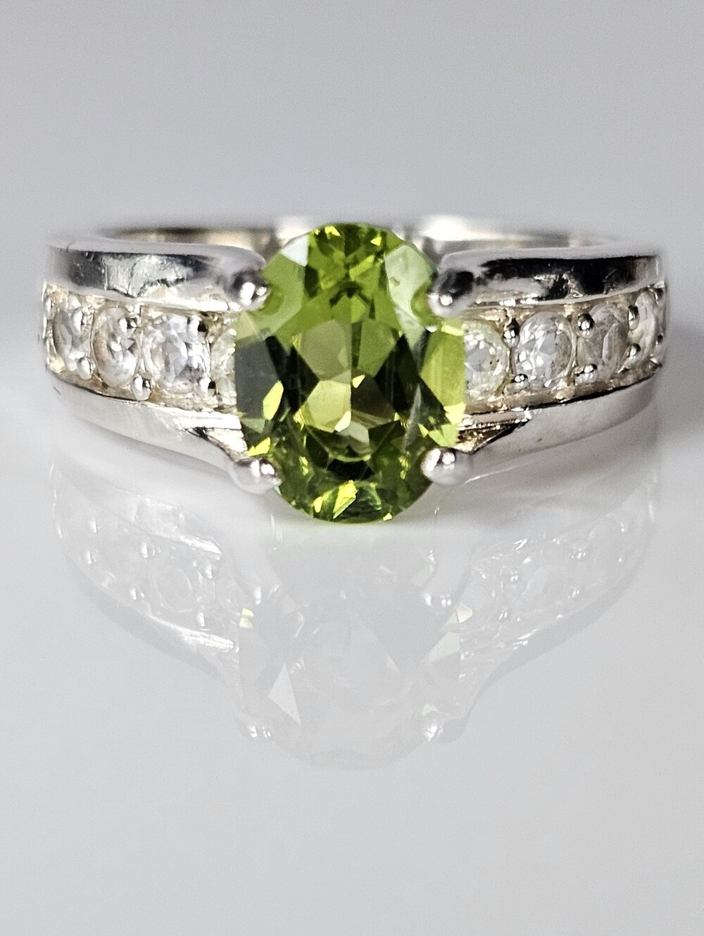 Natural Peridot & White Topaz Ring Sterling Silver Size 7!